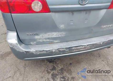 2008 Toyota Sienna Xle z USA, uszkodzony, nr VIN 5TDZK22C38S117648